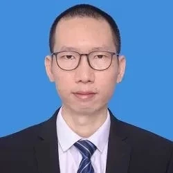 M. Alexander Long, directeur marketing et ventes